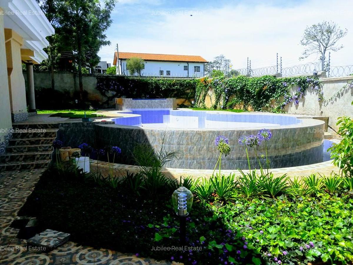 7 Bed House with En Suite in Runda - 17