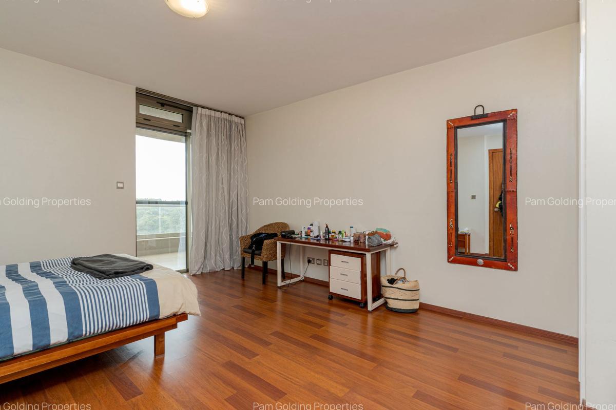 3 Bed Apartment with En Suite in Parklands - 7