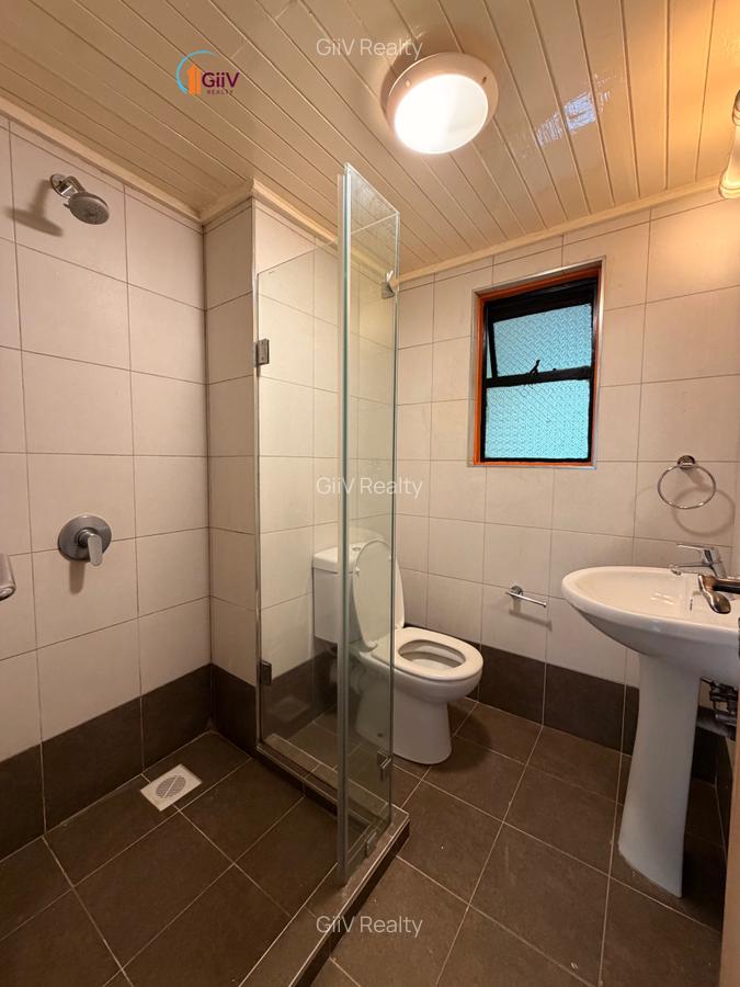 4 Bed Apartment with En Suite in Riverside - 9