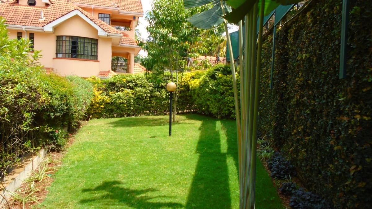 5 Bed Townhouse with En Suite in Lavington - 10