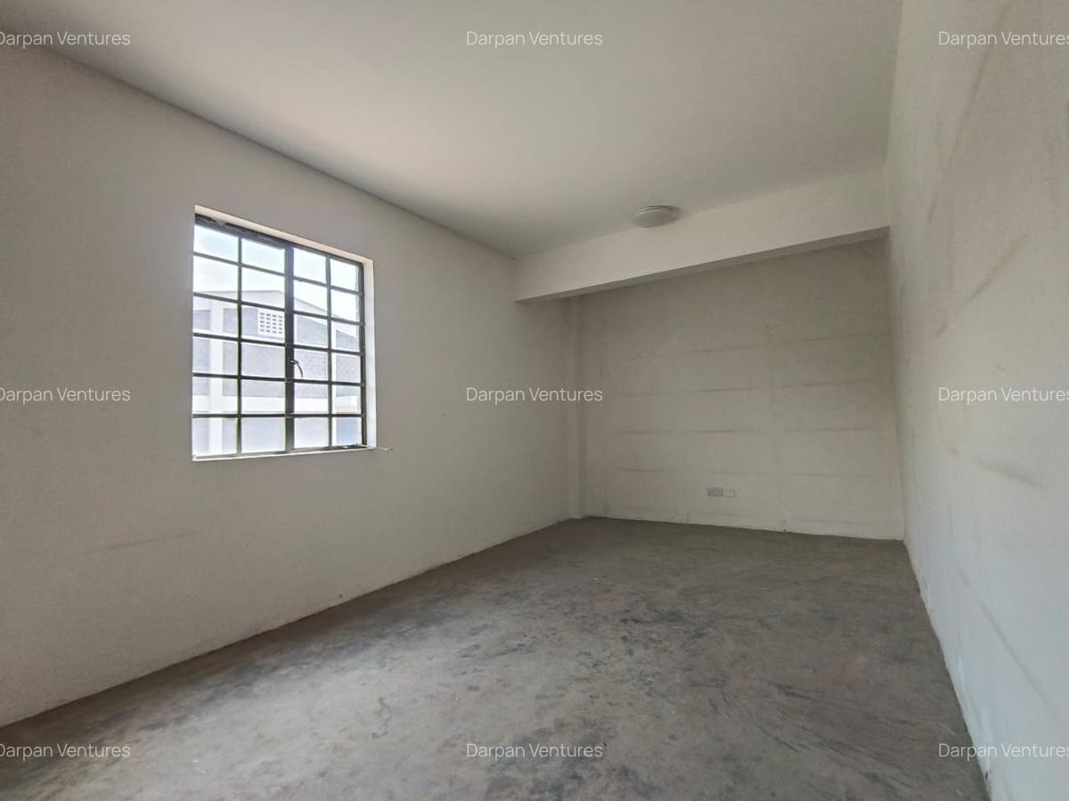 5,940 ft² Warehouse with Service Charge Included in Ruaraka - 4