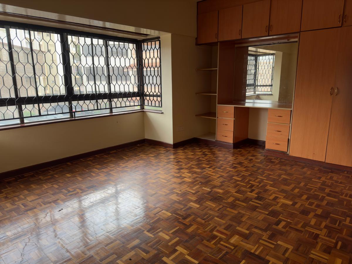 3 Bed Apartment with En Suite at Lantana Road - 8