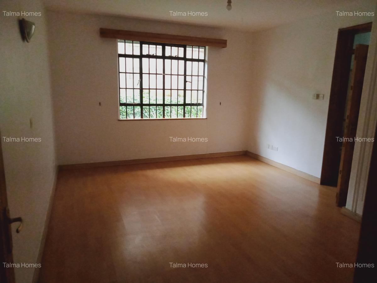 3 Bed Apartment with En Suite at Lavington - 12