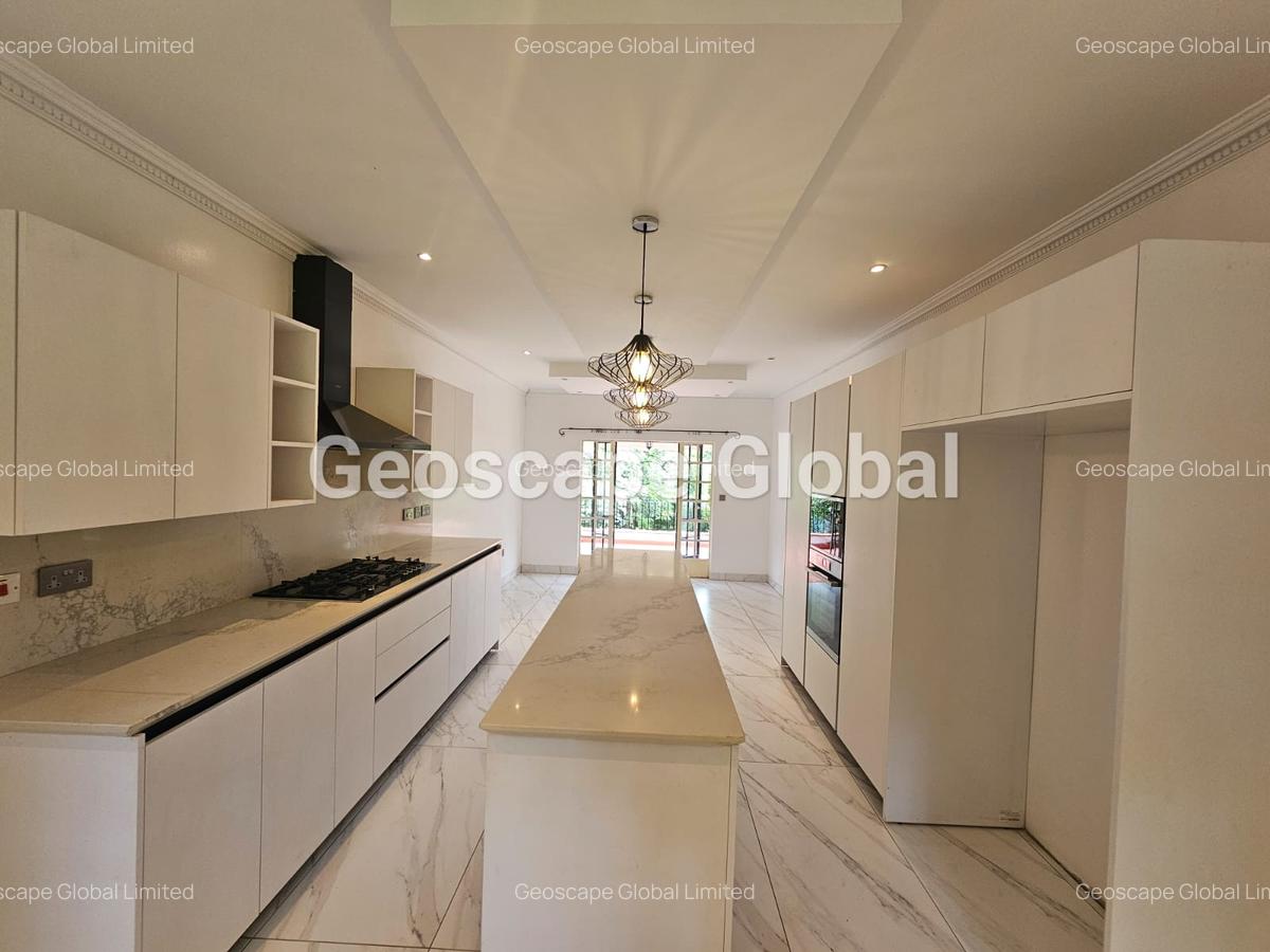 4 Bed House with En Suite in Lavington - 9