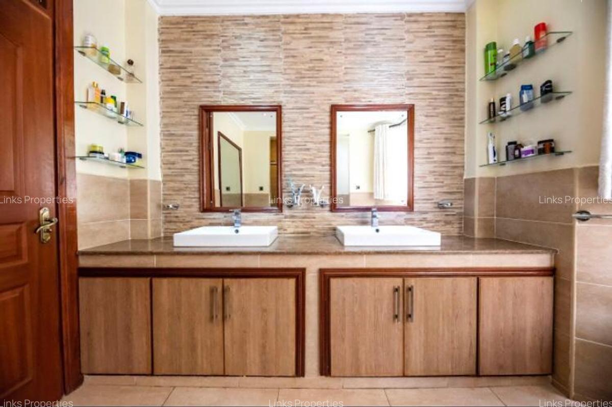 4 Bed Townhouse with En Suite at Kerarapon Road - 10