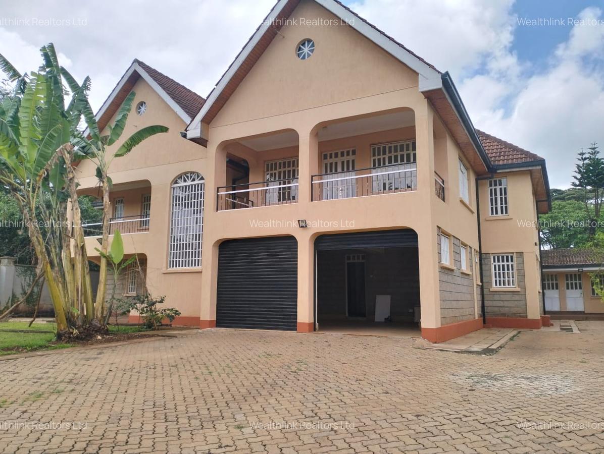 4 Bed Townhouse with En Suite at Lonetree - 1