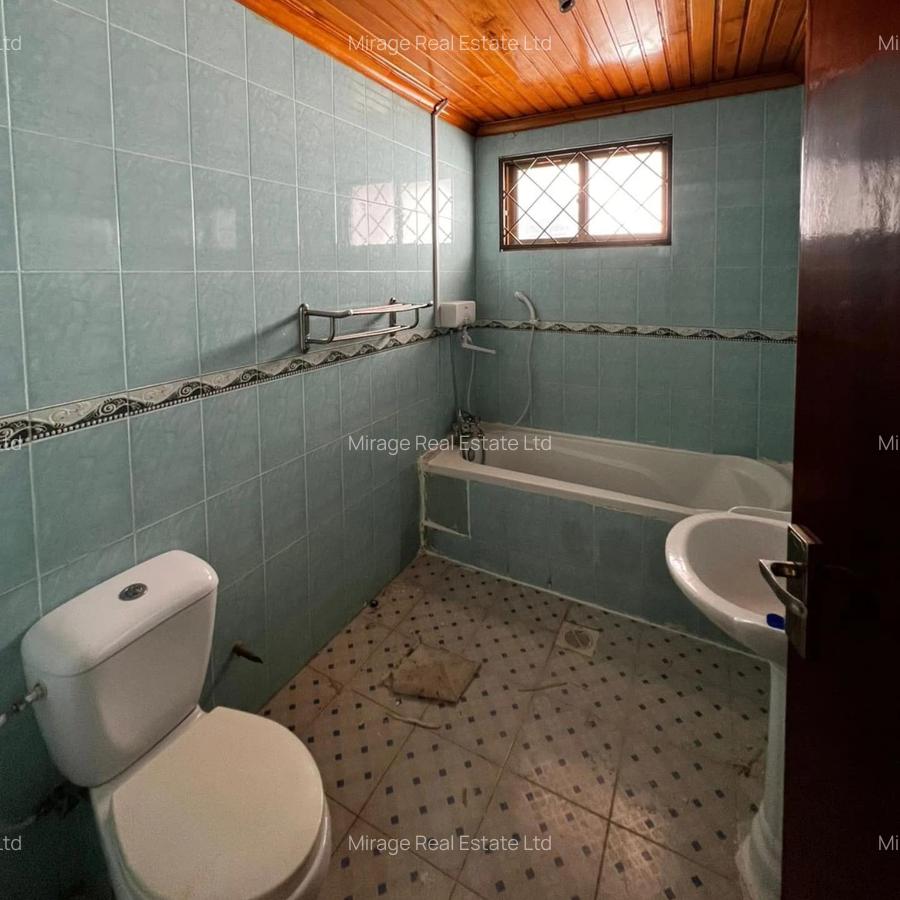 4 Bed Apartment with Swimming Pool in Riverside - 4