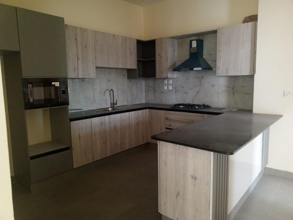 2 Bed Apartment with En Suite at 4 Ave - 8