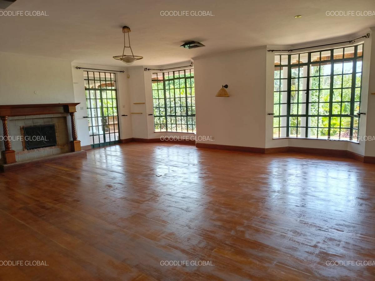 4 Bed House with En Suite at Ridgeways - 5