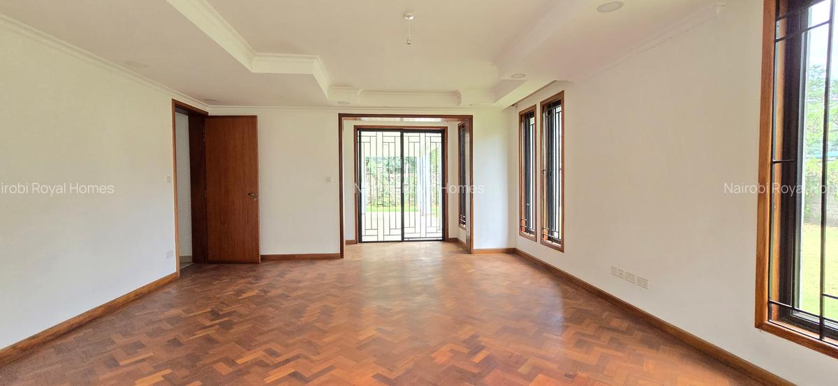 6 Bed Townhouse with En Suite at Lavington Green - 18