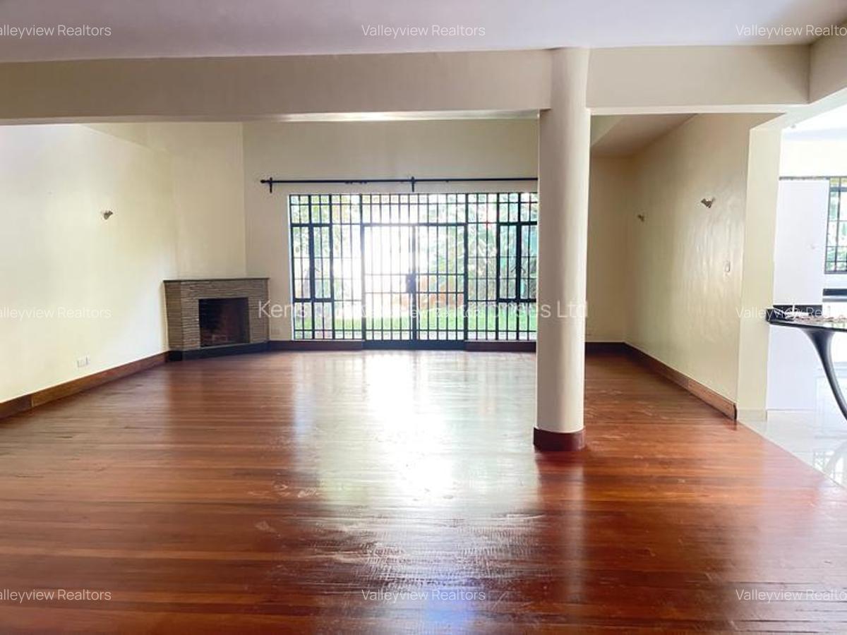 5 Bed Townhouse with En Suite at Lavington - 11