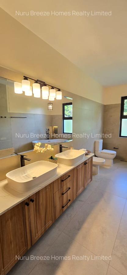 5 Bed House with En Suite in Runda - 9