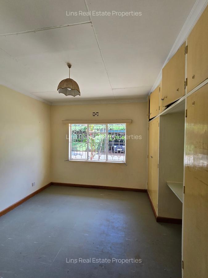 4 Bed House with En Suite in Runda - 19