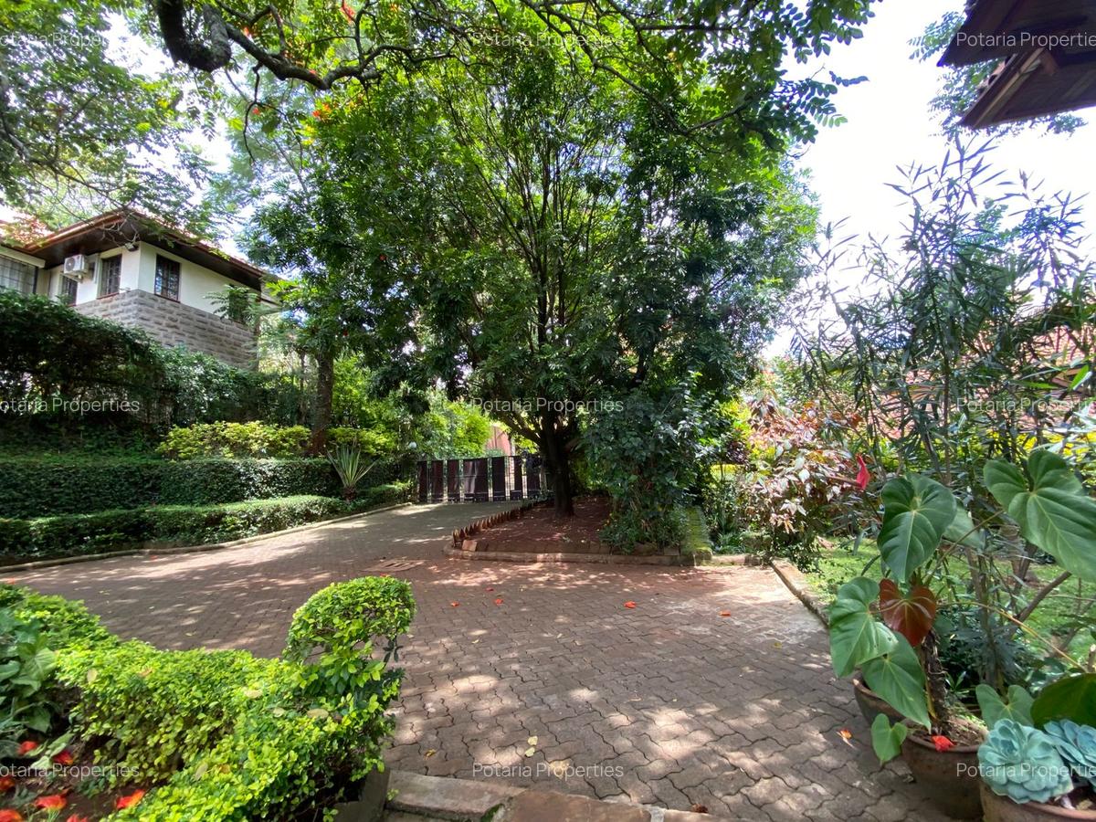 5 Bed House with En Suite in Rosslyn - 4