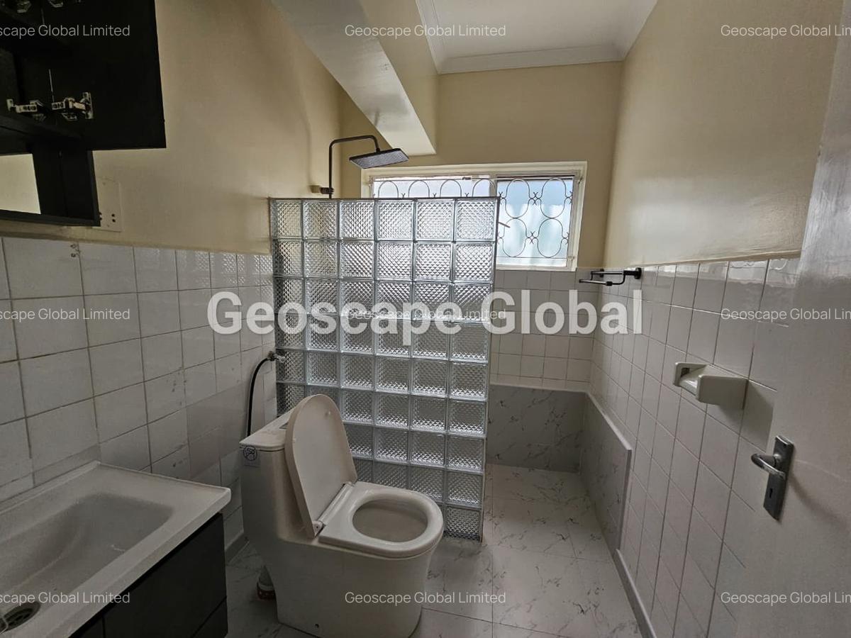 4 Bed House with En Suite in Nyari - 9
