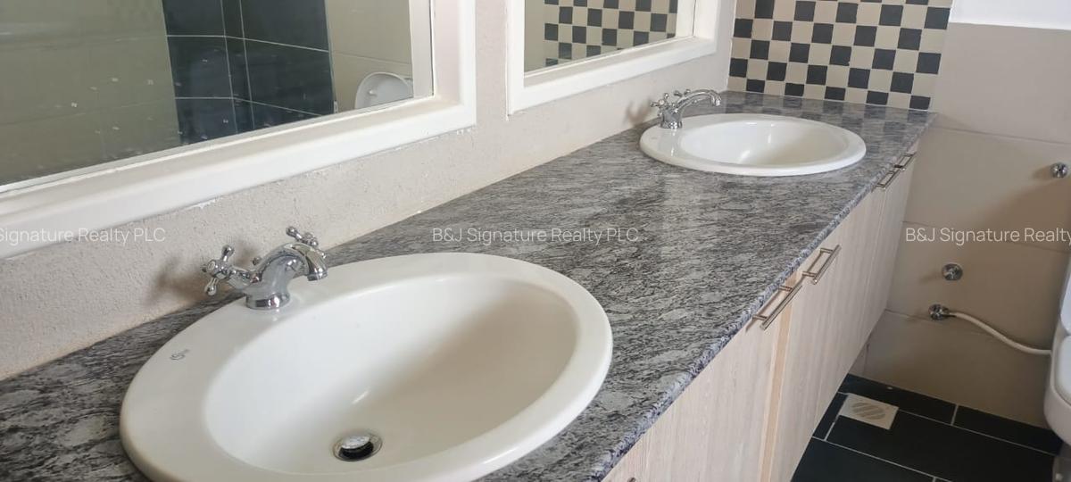 3 Bed Apartment with En Suite in Riverside - 5