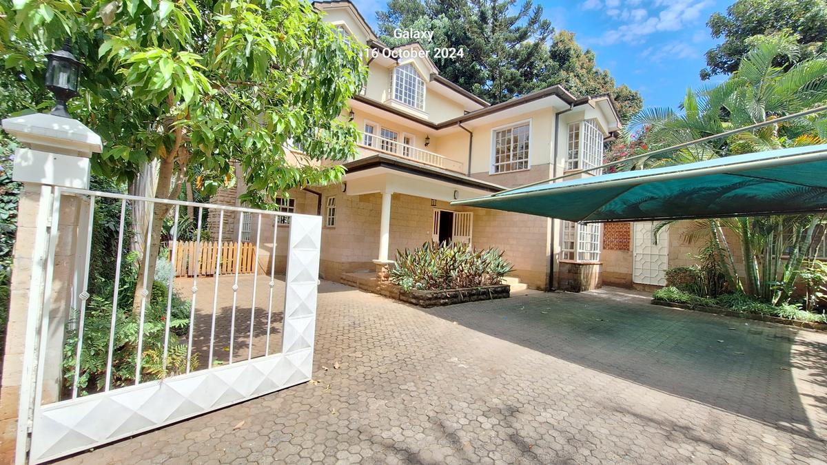 5 Bed Townhouse with En Suite in Lavington - 1