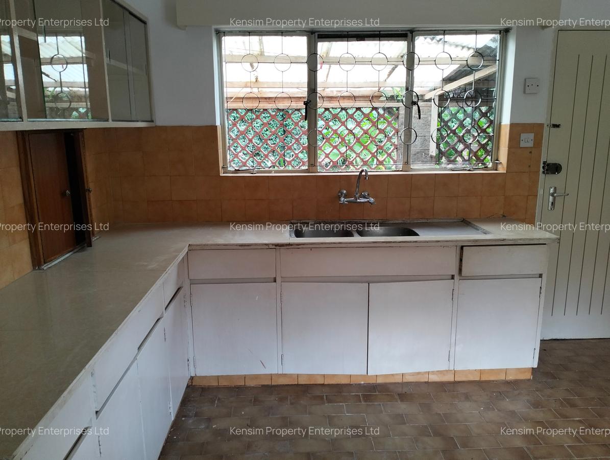 4 Bed Townhouse with En Suite in Lavington - 11