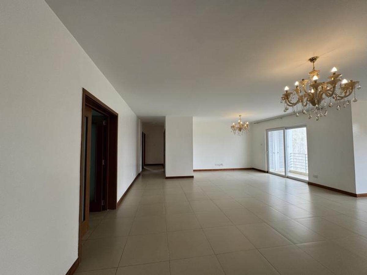 3 Bed Apartment with En Suite at Lavington - 7