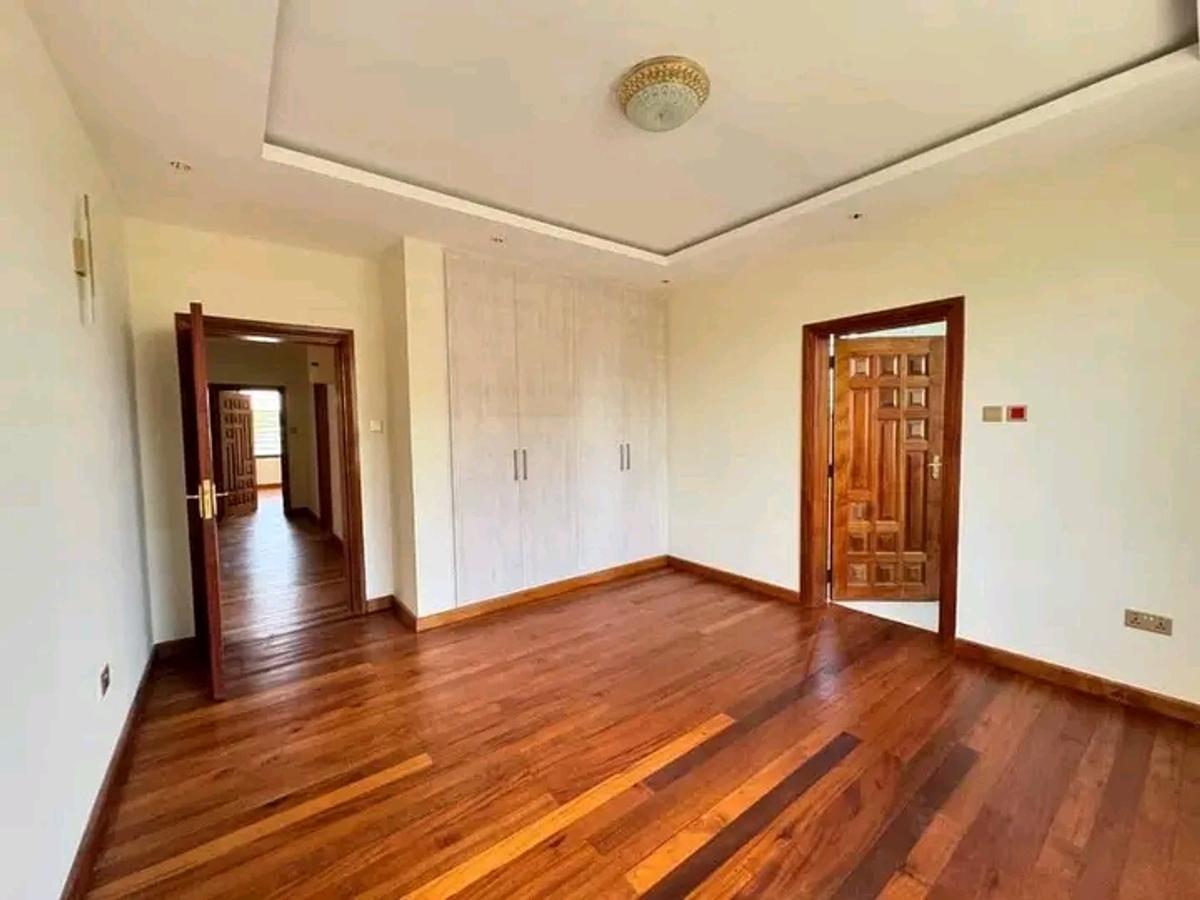 6 Bed Townhouse with En Suite at Runda - 6