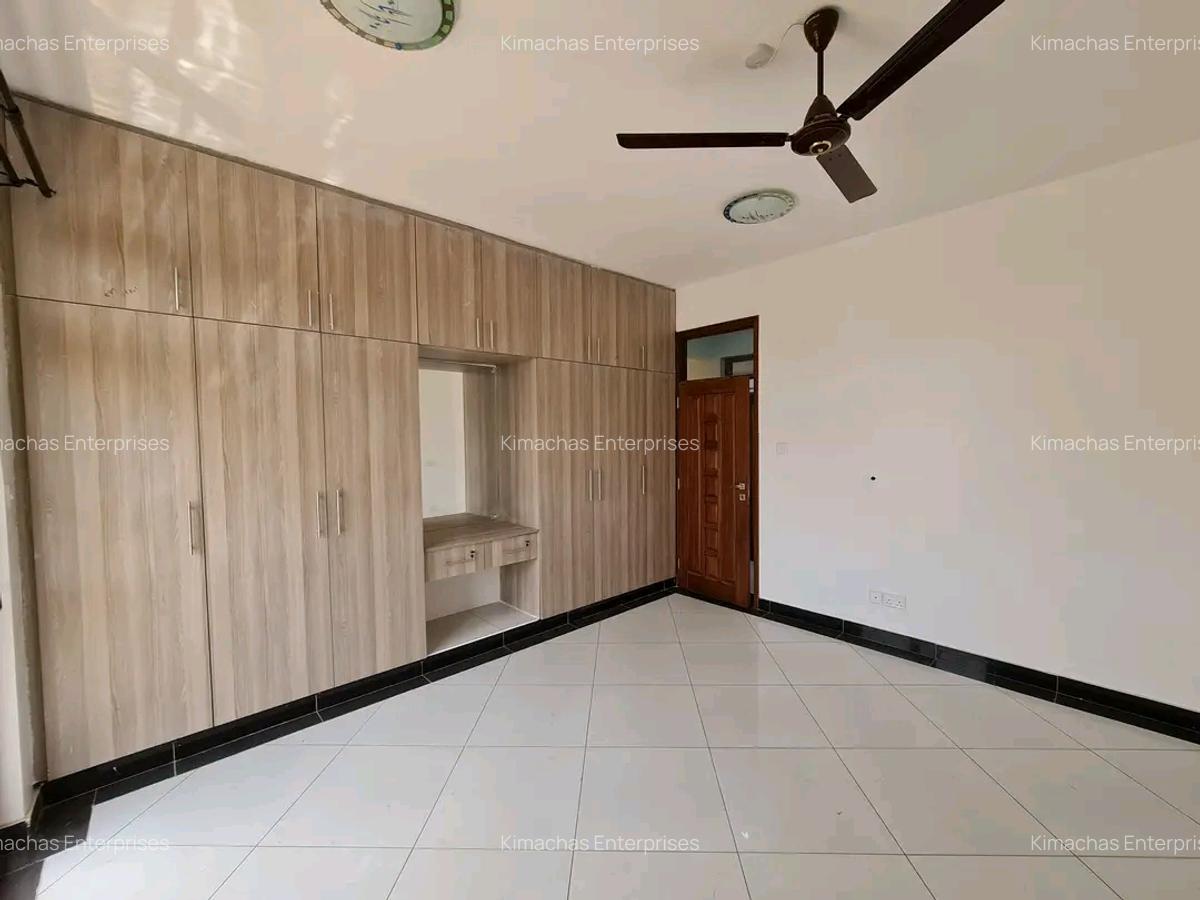 3 Bed Apartment with En Suite at Moyne Drive - 4