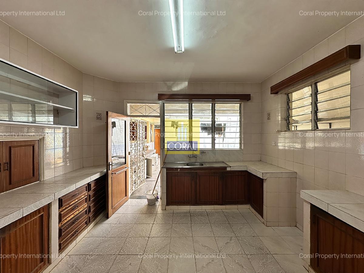 5 Bed Townhouse in General Mathenge - 5