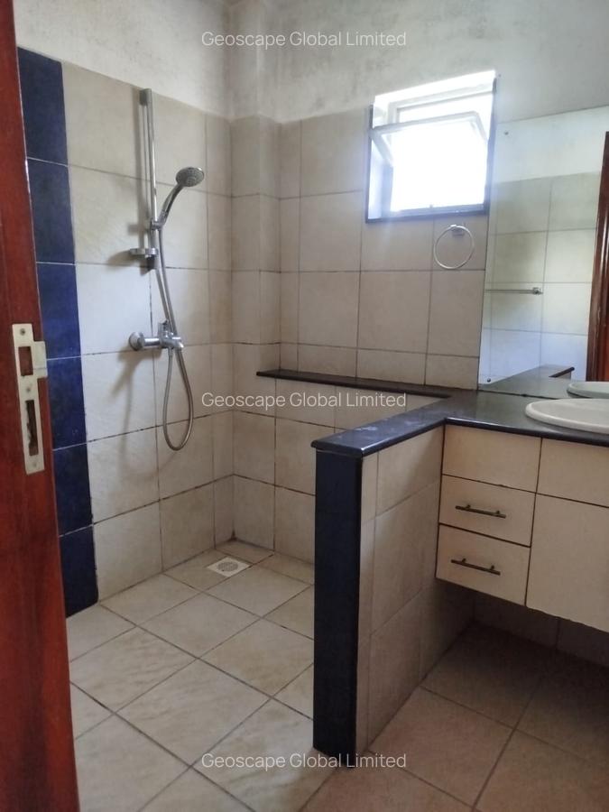 4 Bed House with En Suite in Lavington - 7