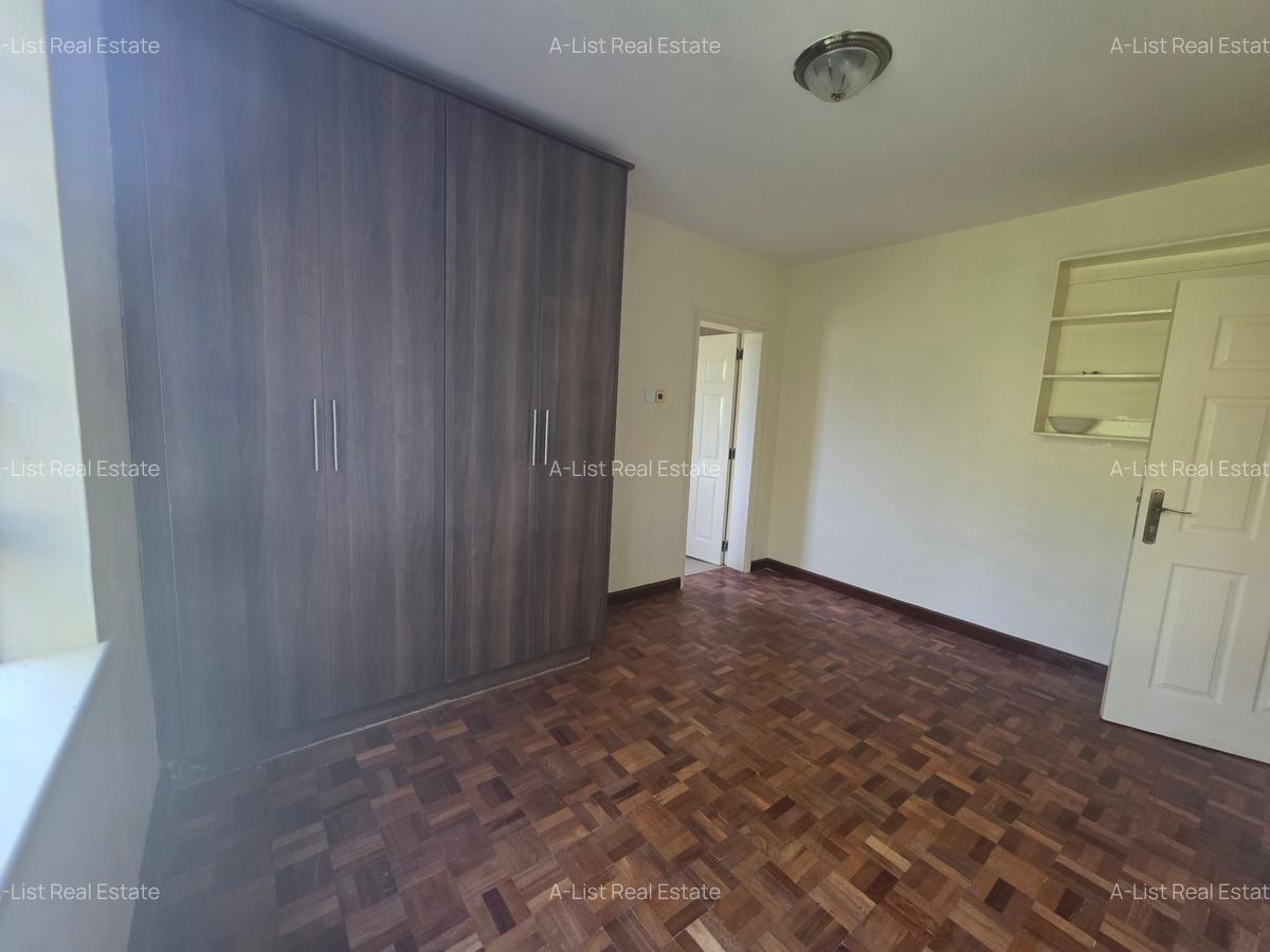 4 Bed Villa with En Suite at Redhill - 13