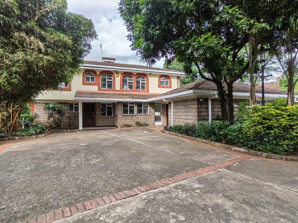 4 Bed Townhouse with Swimming Pool in Riverside - 2