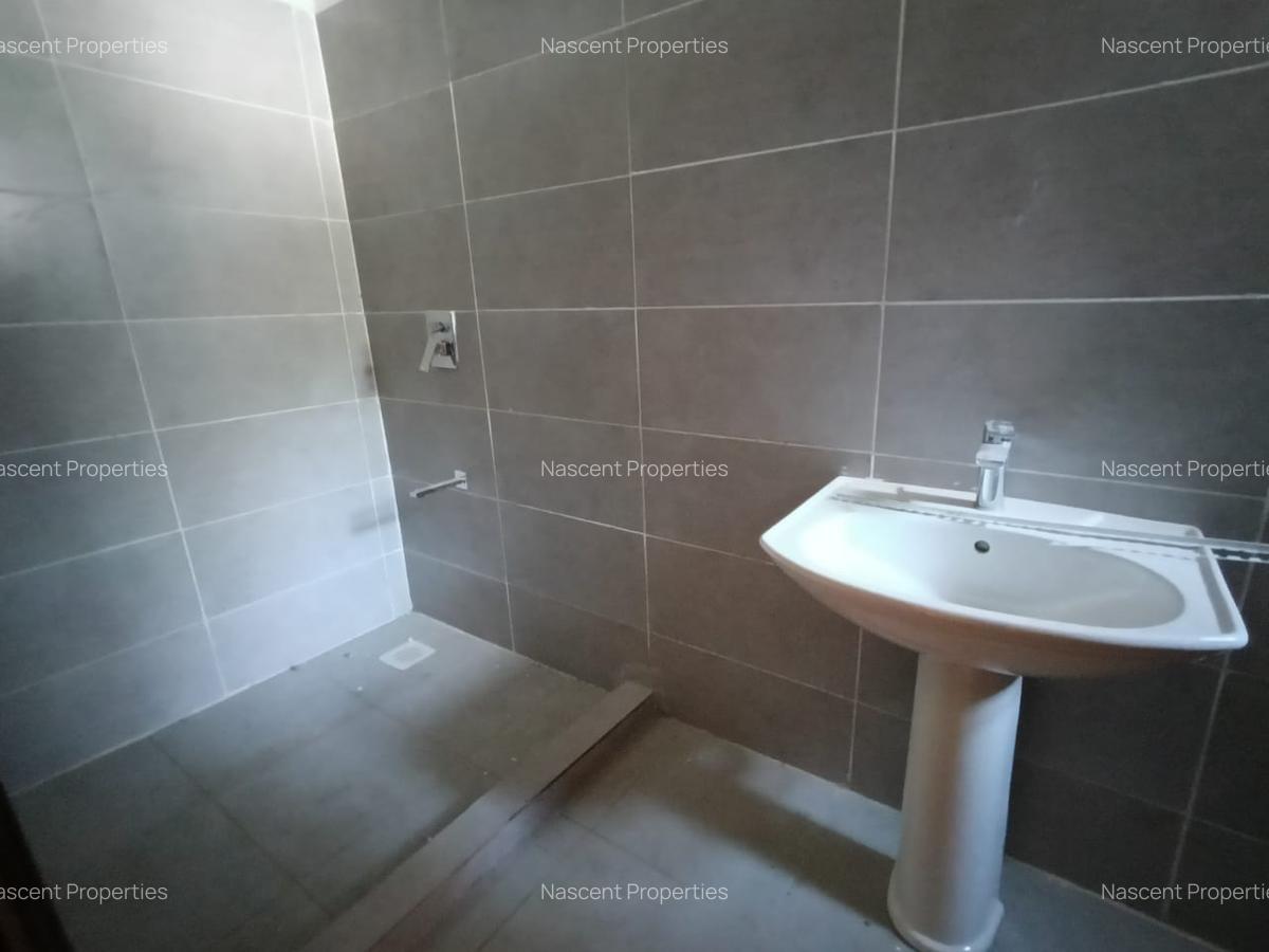 5 Bed Townhouse with En Suite in Lavington - 6