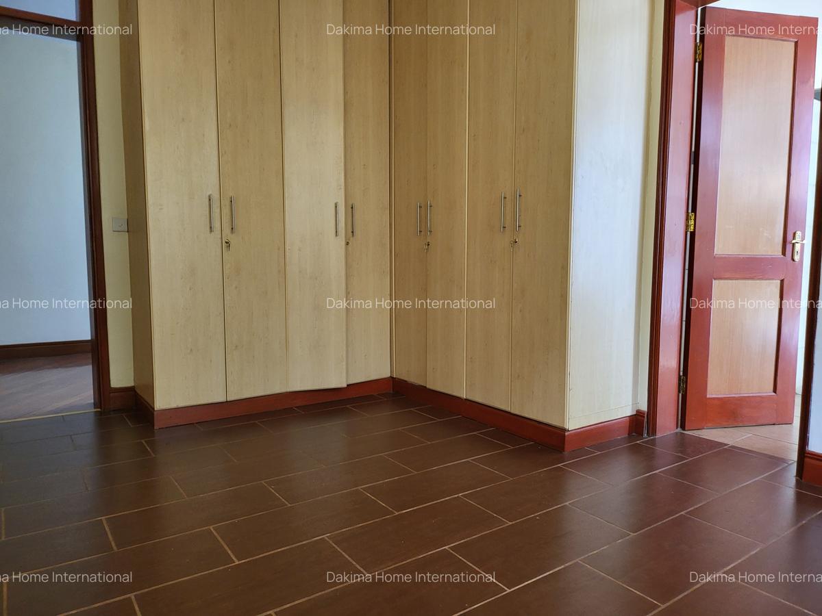 4 Bed House with En Suite in Runda - 9