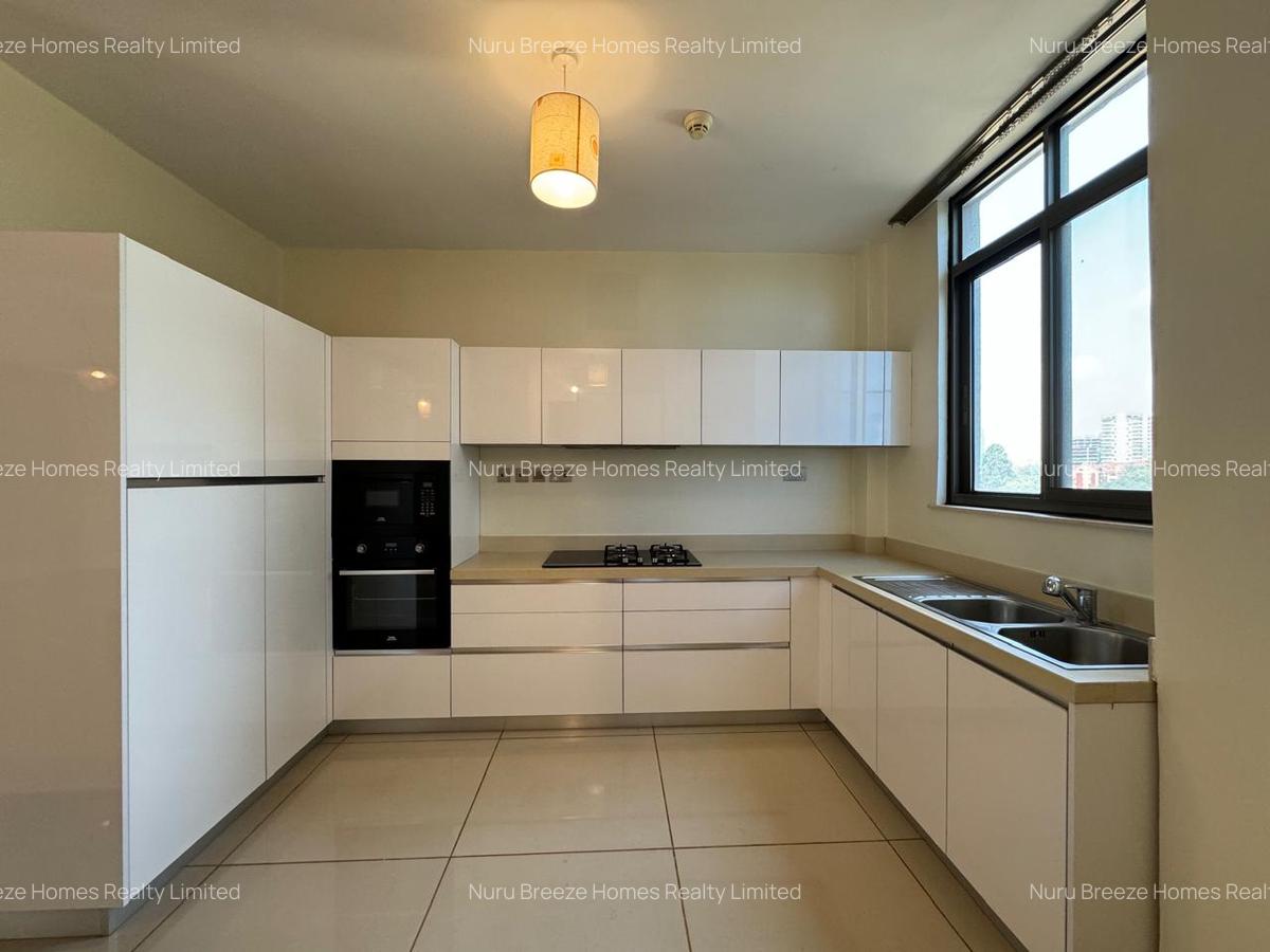 3 Bed Apartment with En Suite in Parklands - 20