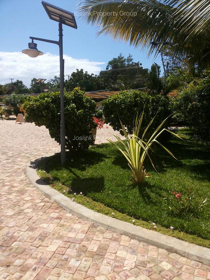Serviced 3 Bed Apartment with En Suite in Nyali Area - 4