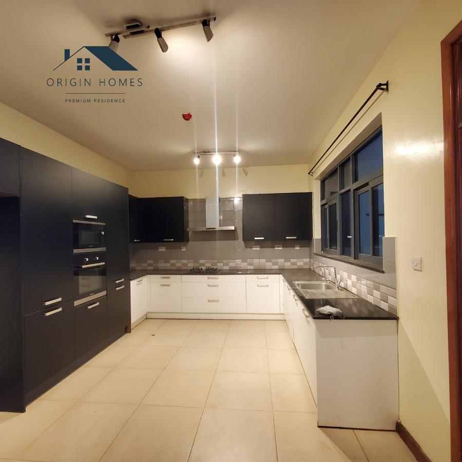 3 Bed Apartment with En Suite at Parklands - 9