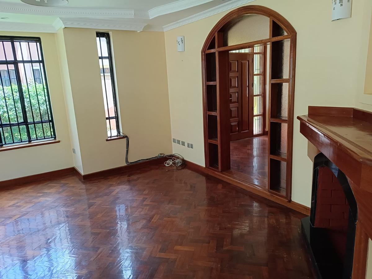 4 Bed House with En Suite at Lavington - 5