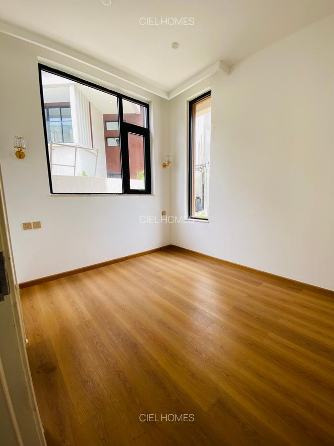 5 Bed Villa with Garden in Lavington - 4