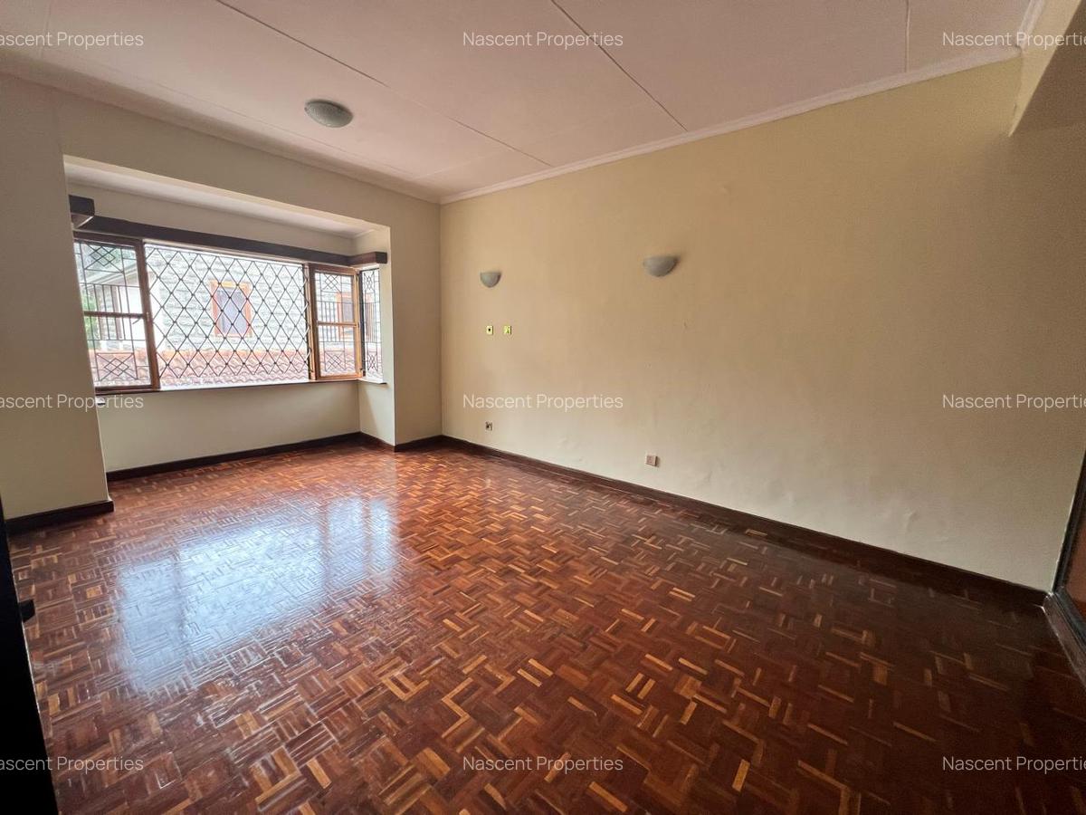 4 Bed Townhouse with En Suite in Spring Valley - 15