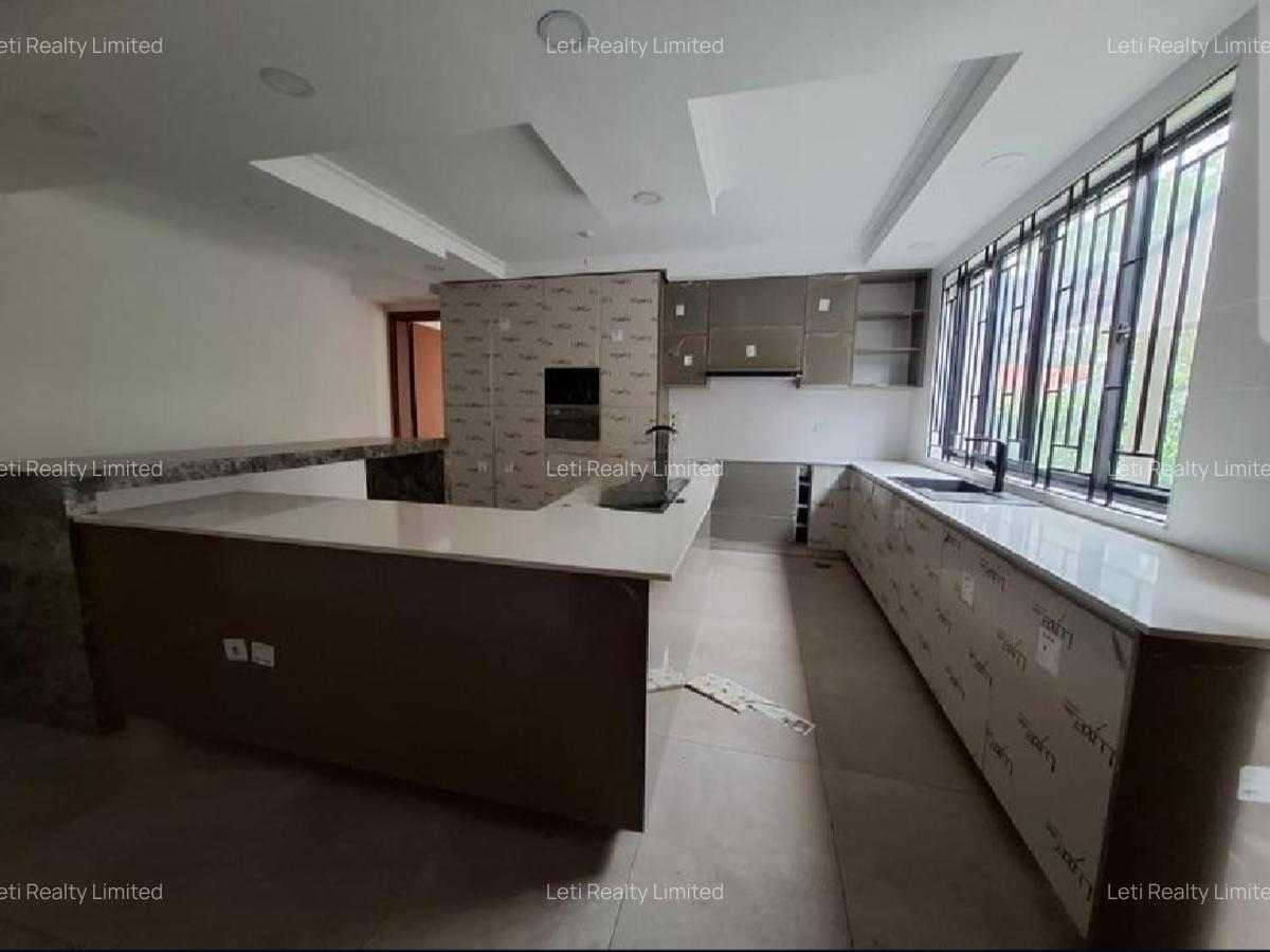 6 Bed Townhouse with En Suite in Lavington - 5