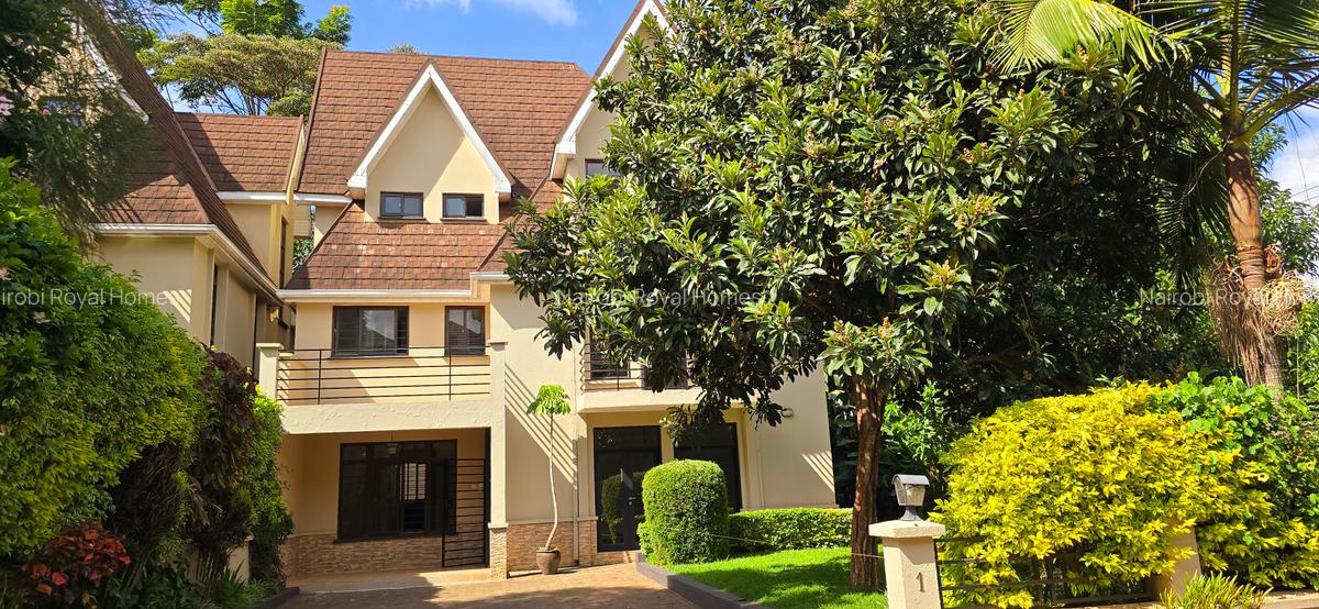 5 Bed Townhouse with En Suite at Lavington Green - 3