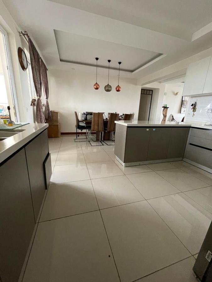 3 Bed Apartment with En Suite at Parkland - 5