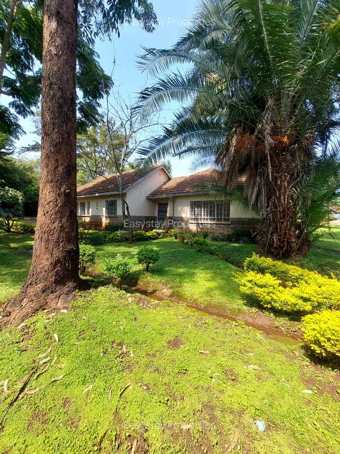 3 Bed House with En Suite in Lavington - 2