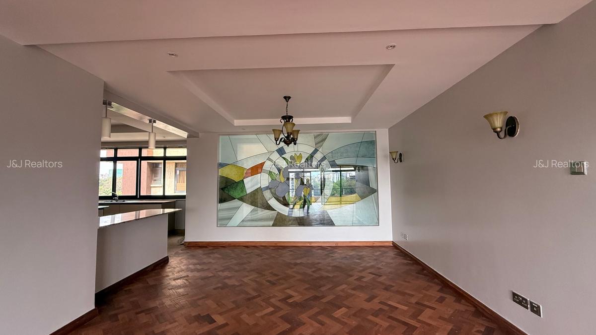 3 Bed Apartment with En Suite in Riverside - 5