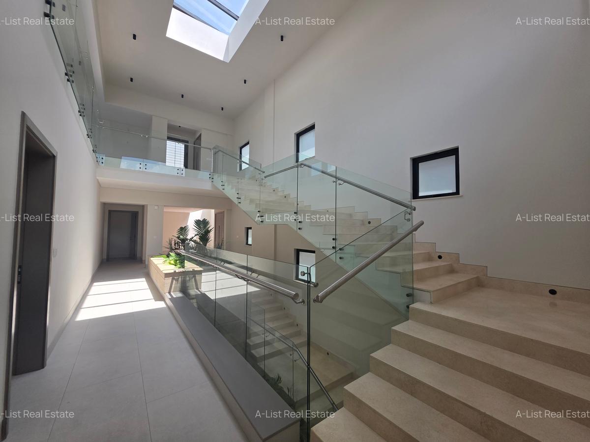 5 Bed Villa with En Suite at Grevilia Grove - 14