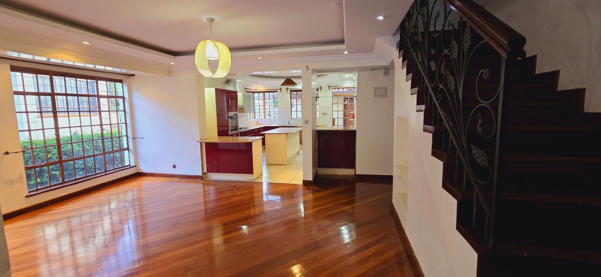 5 Bed Townhouse with En Suite at Off Convent Drive - 9