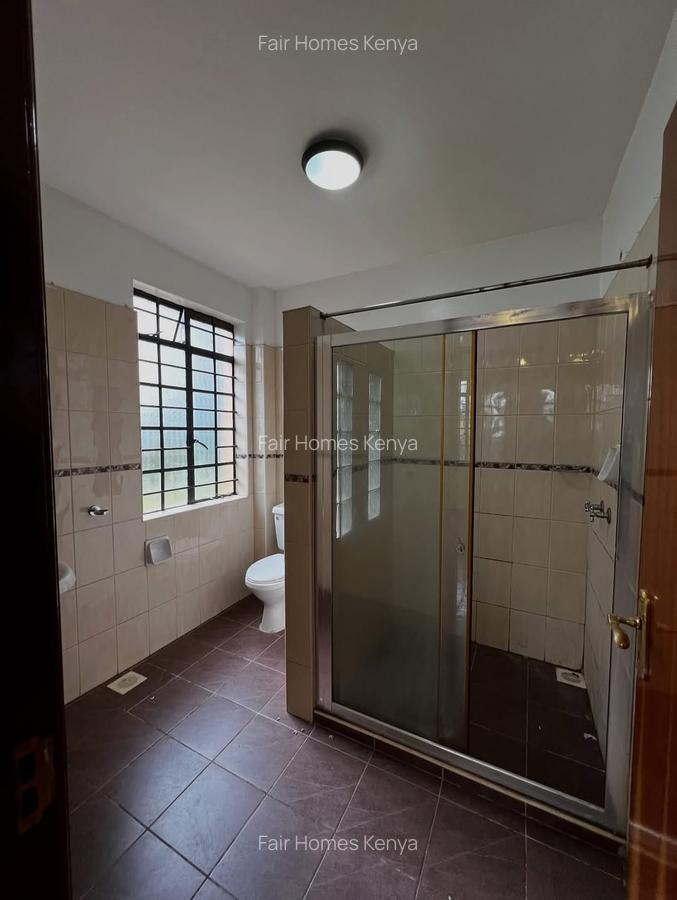 5 Bed Townhouse with En Suite at Lavington Green - 8