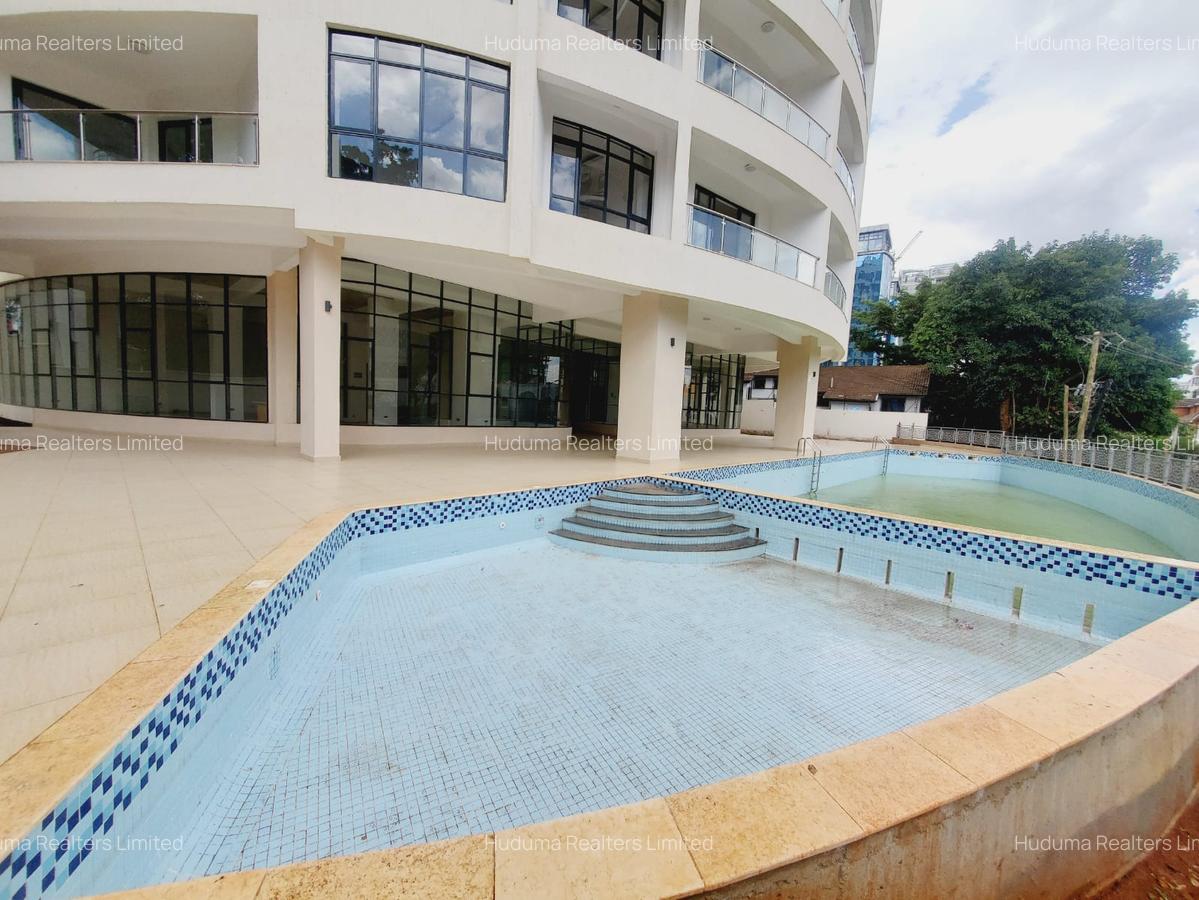 2 Bed Apartment with En Suite at Lantana Road - 12