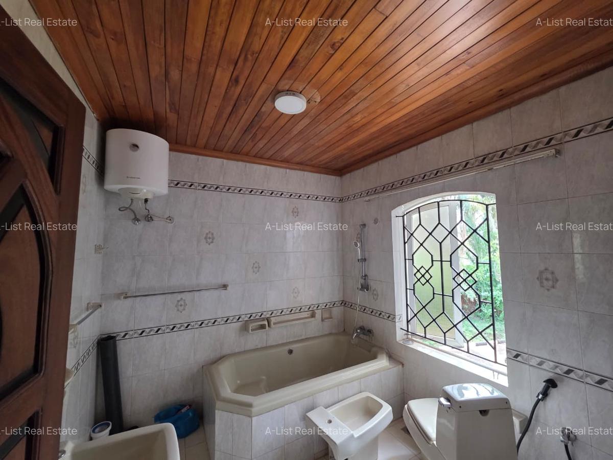 4 Bed House with En Suite at Hillview - 9