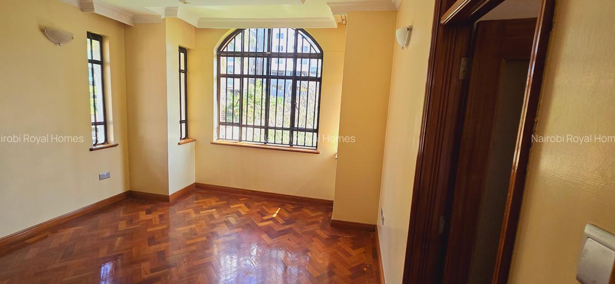 4 Bed Townhouse with En Suite at Lavington Green - 18