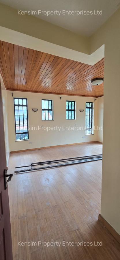 5 Bed Townhouse with En Suite in Lavington - 16