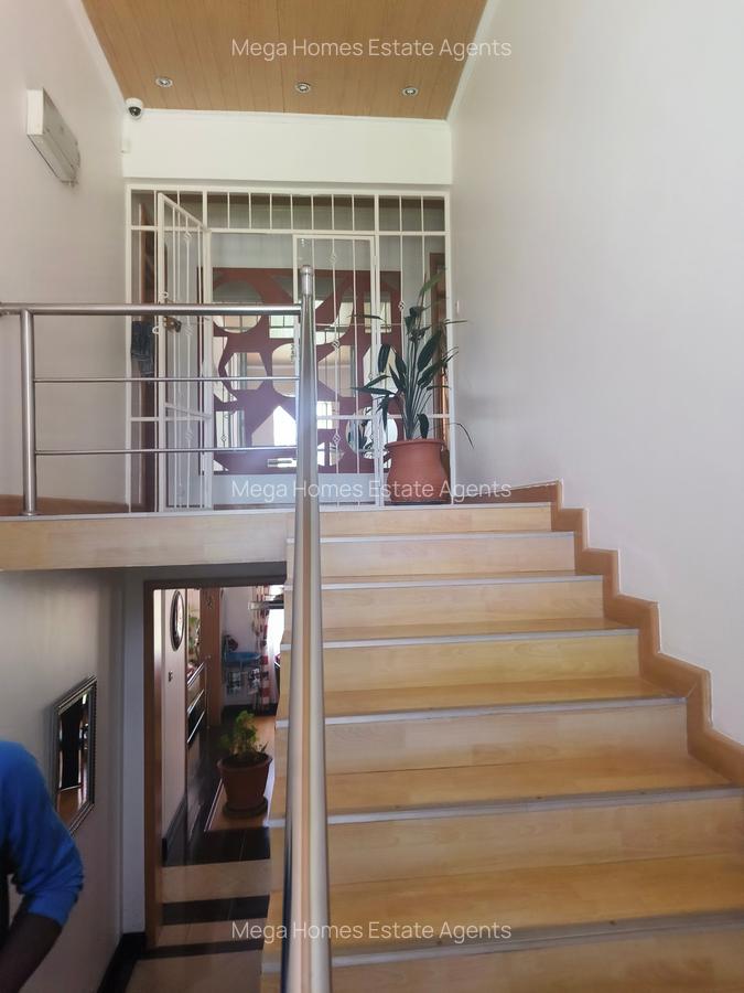 5 Bed House with En Suite in Runda - 9